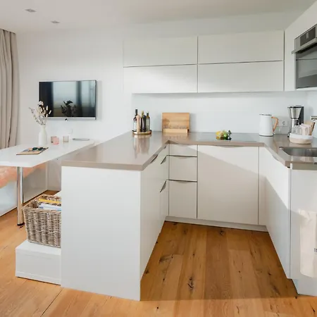 Seascape Apartment *